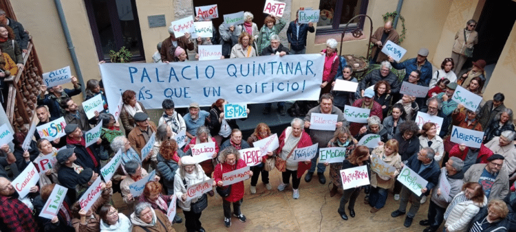 Una quedada en el patio central del edificio reivindica y llama a la reflexión para que no se altere su uso ni un proyecto cultural de gran arraigo en Segovia. FORO SOCIAL SEGOIVIA