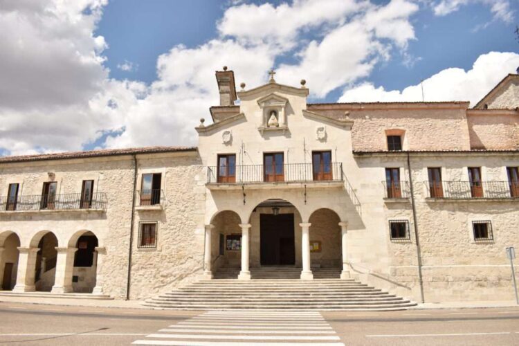 Santuario del Henar / TURISMO CUÉLLAR