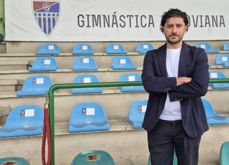 Rubén Andrés posa en La Albuera nuevo director deportivo de la Gimnástica Segoviana./J.MARTÍN-G. SEGOVIANA