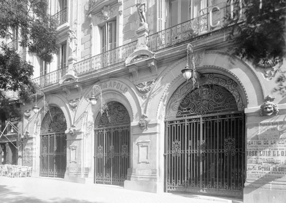 Un bombón con sabor a ponche segoviano 1 El antiguo teatro Apolo de Madrid estaba ubicado en el 45 de la calle Alcalá y cerró sus puertas en junio de 1929.