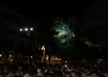 Una verbena en la plaza Mayor durante las fiestas de Segovia del año 2022./ E.A.