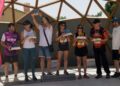 Primeros clasificados en categoría masculina y femenina del I Open Cajaviva posan con los trofeos./AYTO TRESCASAS