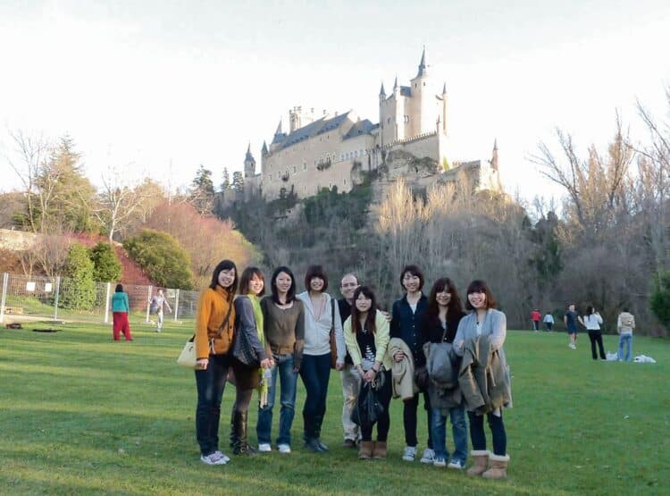 El turismo asiático es el que más desarrollo está experiementando en Segovia capital. / EA
