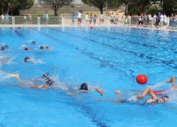 Imagen de archivo de las piscinas municipales de Cuéllar. / EL ADELANTADO
