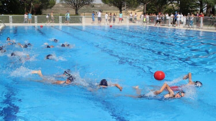 Imagen de archivo de las piscinas municipales de Cuéllar. / EL ADELANTADO