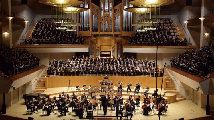 La Fundación Caja Rural de Segovia lleva Carmina Burana al Castillo de Cuéllar en un concierto con más de 120 músicos 1 La Fundación Caja Rural de Segovia lleva Carmina Burana al Castillo de Cuéllar en un concierto con más de 120 músicos / FUNDACIÓN CAJA RURAL DE SEGOVIA
