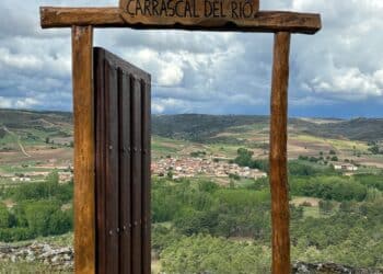 Colocación de la primera puerta / AYTO. DE CARRASCAL DEL RÍO