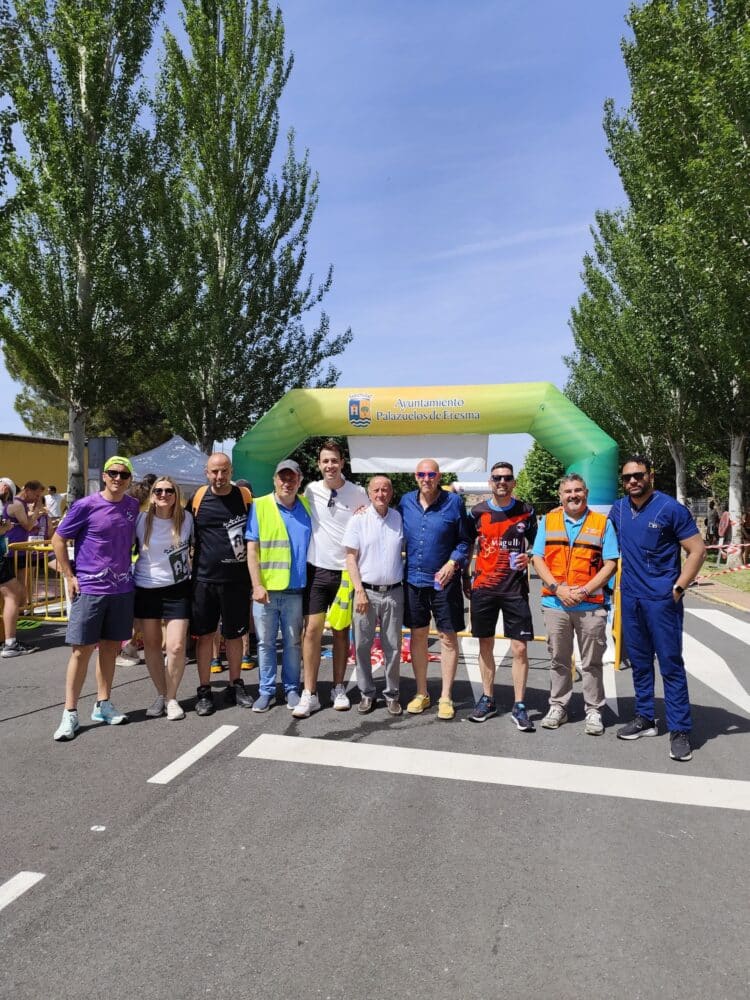 Enrique de Diego y Sonia Julia ganan la XV Carrera Natural Las Cañadas 1 Foto de familia antes de la prueba en Palazuelos de Eresma./PEDESTRES SEGOVIA