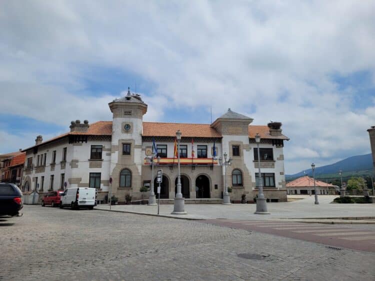 Casa Consistorial de El Espinar en una fotografía de archivo / E.A.