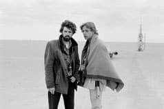 Optimismo y esperanza del cine 1 George Lucas junto a Mark Hamill durante el rodaje de “La guerra de las galaxias”, en 1977.