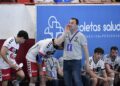 Carlos Villagrán da instrucciones en un instante de partido entre BM Nava y Atlético Valladolid./AMADOR MARUGÁN