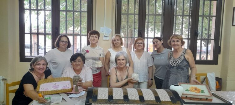 Clausura del taller de manualidades de la Diputación en Cantimpalos 1 Sesión dirigida por Begoña Casado Muñoz / LOURDES MATARRANZ